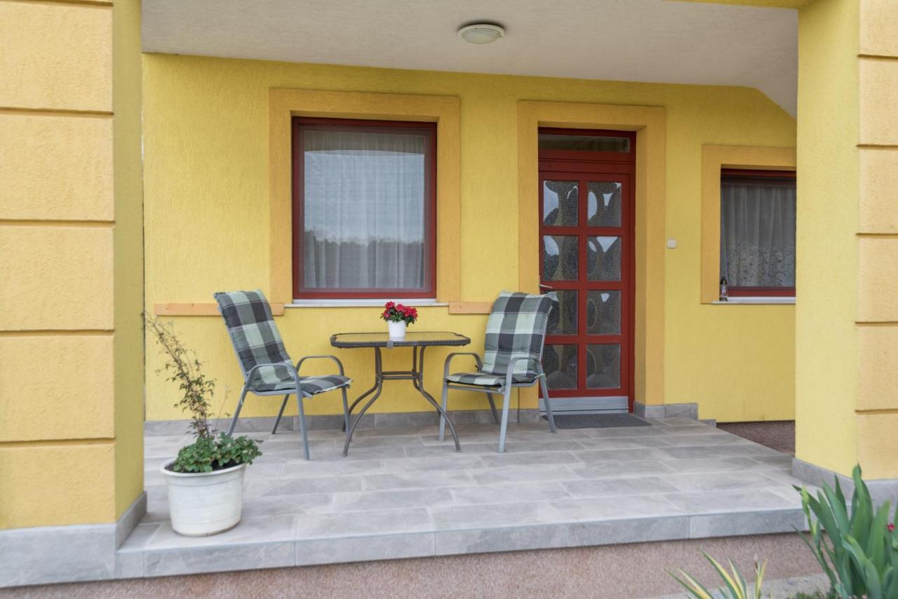 Nemes Apartmanhaz Heviz Luaran gambar