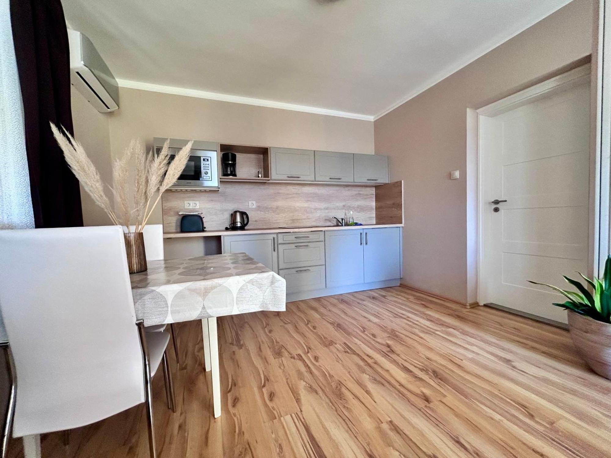 Nemes Apartmanhaz Heviz Luaran gambar