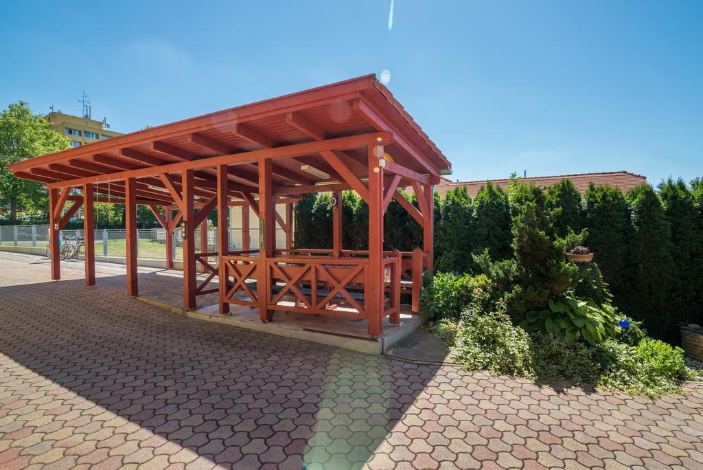 Nemes Apartmanhaz Heviz Luaran gambar
