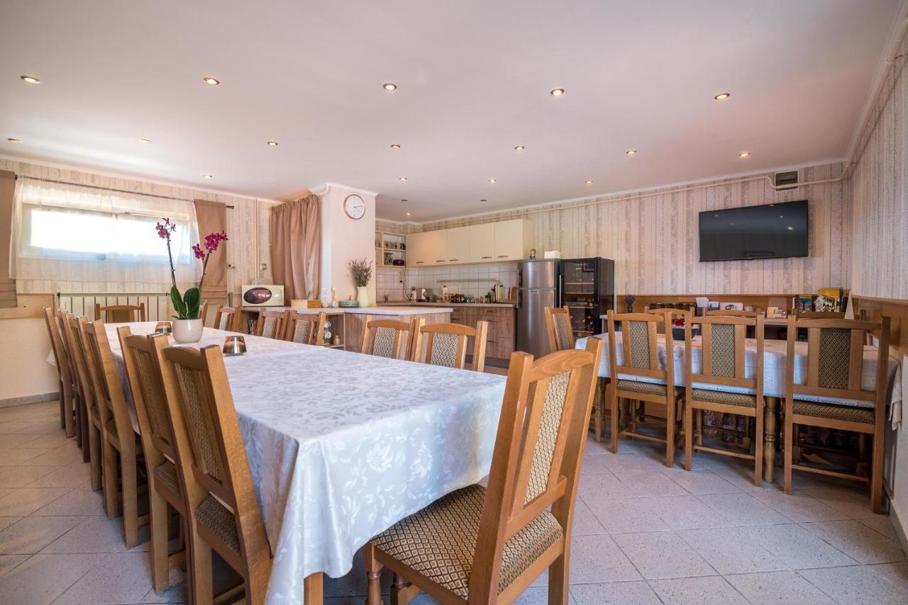 Nemes Apartmanhaz Heviz Luaran gambar