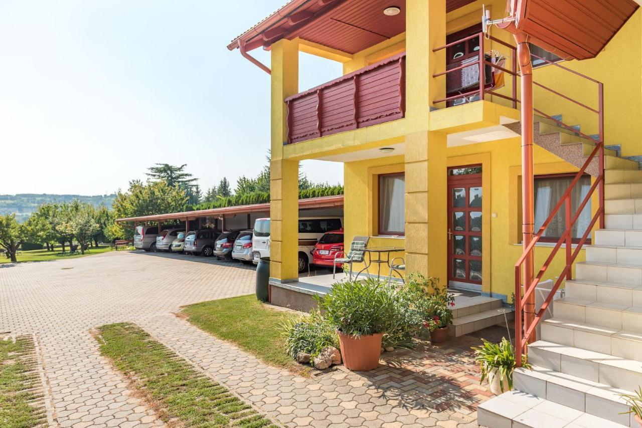 Nemes Apartmanhaz Heviz Luaran gambar